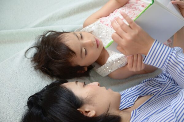 絵本の読み聞かせ