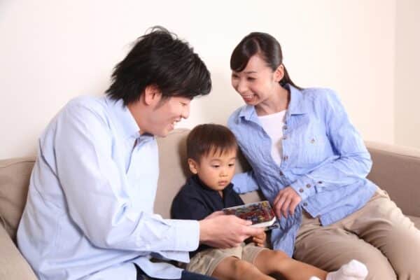 親子で読書、読み聞かせ
